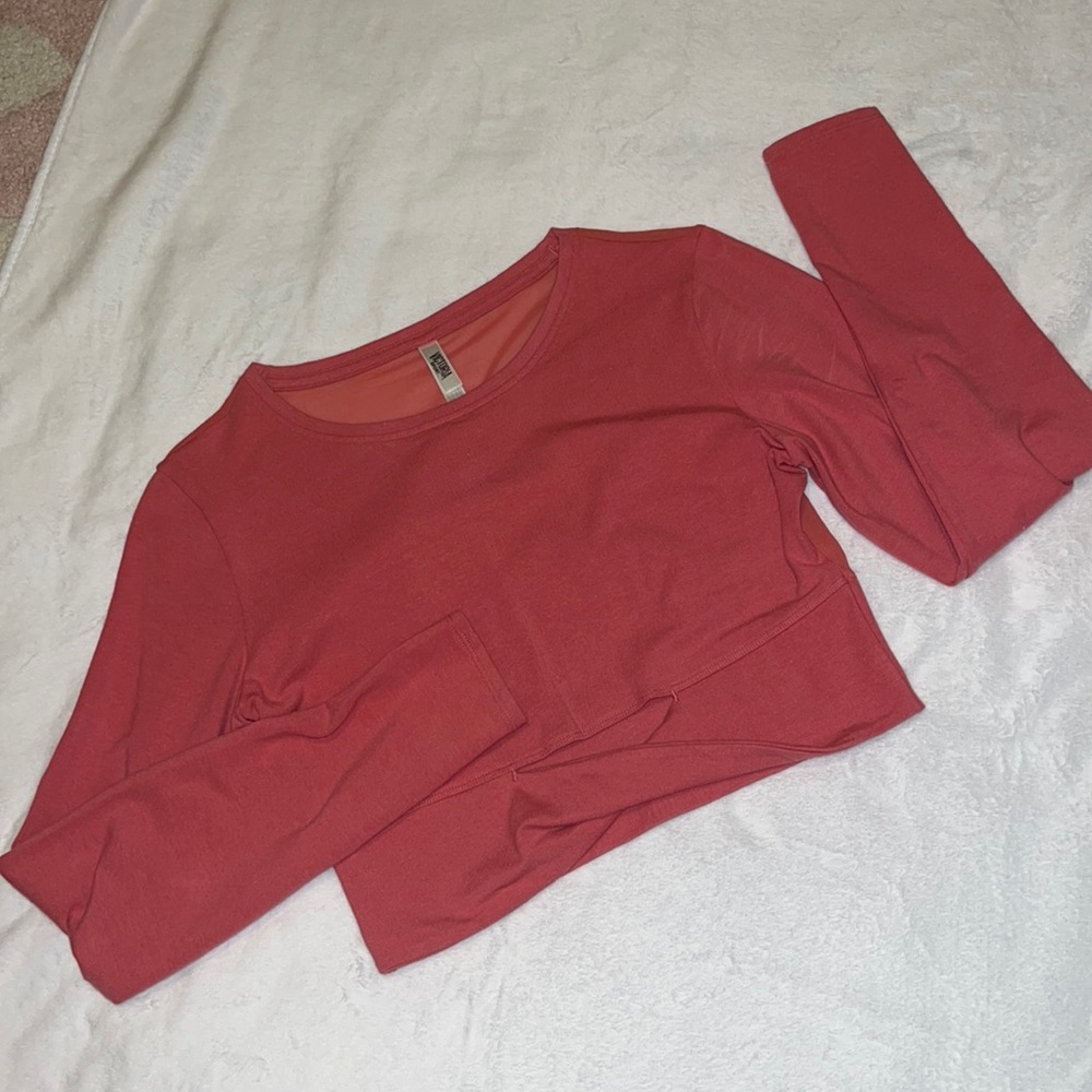 Victoria Sport long sleeve crop